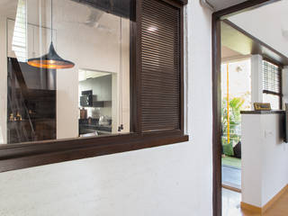 1,200 sq. ft. residence extension and interiors, Nigdi., M+P Architects Collaborative M+P Architects Collaborative Modern corridor, hallway & stairs