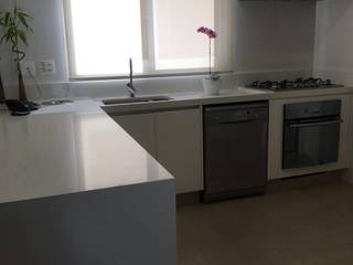 Bancada cozinha, Pimarmores e granitos Pimarmores e granitos Modern kitchen Quartz