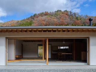 君田の家, WADAGUMI WADAGUMI Casas de madera Madera maciza Multicolor