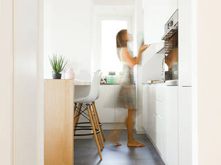 Casa Patthy, Arbit Studio Arbit Studio Small kitchens Wood Wood effect
