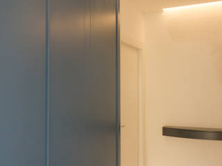 The Blue house, Arbit Studio Arbit Studio Modern corridor, hallway & stairs Wood Wood effect