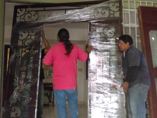 Puerta Principal de forja con fijos , Herrería CHS Herrería CHS Haustür Eisen/Stahl Holznachbildung