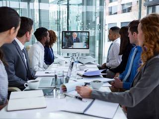 REUNIÓN CON TECNOLOGÍA A CONTROL REMOTO, MANAO MANAO Gewerbeflächen