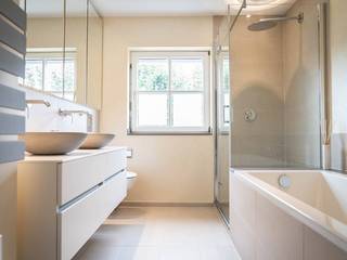 Badgestaltungstechnik, Cicerone Neamu | INTERIOR Cicerone Neamu | INTERIOR Modern Bathroom Tiles