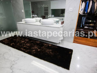 Casa Particular, Vilar do Pinheiro, IAS Tapeçarias IAS Tapeçarias Modern bathroom Textile Amber/Gold