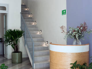 Casa Voss / Concept House, Heftye Arquitectura Heftye Arquitectura Colonial style corridor, hallway& stairs