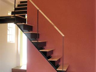 Floating Staircase, Simply Exquisite Interiors Simply Exquisite Interiors Stairs Iron/Steel