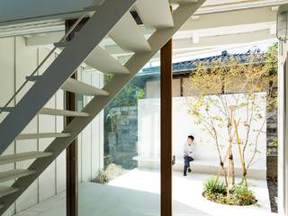 su house, Takeru Shoji Architects.Co.,Ltd Takeru Shoji Architects.Co.,Ltd Stairs