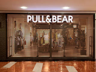 PULL&BEAR Roller shutter, T. Hernani T. Hernani Коммерческие помещения Металл