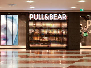 PULL&BEAR Roller shutter, T. Hernani T. Hernani مساحات تجارية معدن