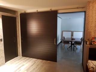 Vivienda modular personalizada en Las Rozas, Madrid, MODULAR HOME MODULAR HOME Sliding doors