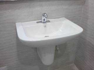 Edificio Platino Centro de Bogota D.C., endinternational.col endinternational.col Minimal style Bathroom Ceramic