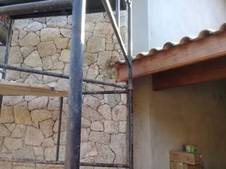 Revestimento de lareira com Tozeto de Moledo , Atrium Vale Pedras e Projetos Atrium Vale Pedras e Projetos กำแพง หิน