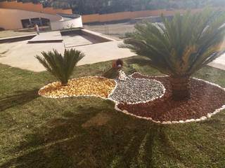 Diseño y construcción de jardín en Taxco, Guerrero , VIVERO LA FLOR DE MORELOS VIVERO LA FLOR DE MORELOS Front yard