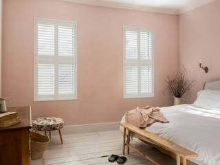 Minimal on Content But Huge on Style, Plantation Shutters Ltd Plantation Shutters Ltd Kleines Schlafzimmer MDF Weiß
