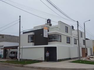 Fachada: Casas unifamiliares de estilo  por RAUM Estudio