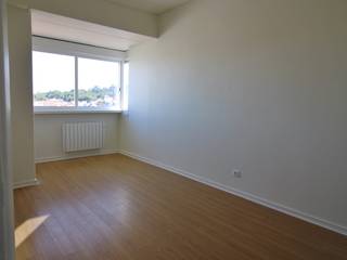 Apartamento T3 Ajuda, EU LISBOA EU LISBOA Minimalist bedroom