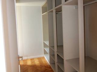 Apartamento T3 + 1 Olivais, EU LISBOA EU LISBOA モダンデザインの ドレッシングルーム