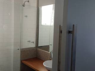 Reforma de apartamento com 28m2, Margareth Salles Margareth Salles Modern style bathrooms Tiles