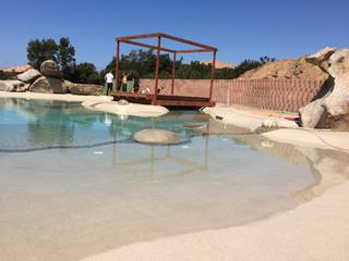 Piscina naturale con Effetto Spiaggia, ROCKS GARDENS DESIGN ROCKS GARDENS DESIGN Gartenpool Stein