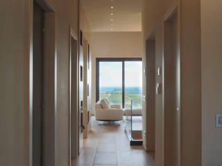 Abitazione 128 - Chianti, Soffici e Galgani Architetti Soffici e Galgani Architetti Minimalist corridor, hallway & stairs