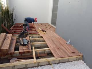 Deck madera sólida y WPC, Manintex Pisos Manintex Pisos ベランダ 木 木目調