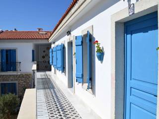 Hotel in Alacati by KAROİSTANBUL, KAROİSTANBUL KAROİSTANBUL Balcony Tiles