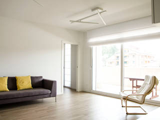 appartamento in Lainate, BIANCOACOLORI BIANCOACOLORI Salas de estar minimalistas
