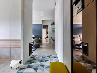 淺灰藍格 Shallow grey vs blue grid, 耀昀創意設計有限公司/Alfonso Ideas 耀昀創意設計有限公司/Alfonso Ideas Scandinavian style corridor, hallway& stairs