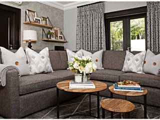 TV Rooms , Joseph Avnon Interiors Joseph Avnon Interiors クラシックデザインの 多目的室