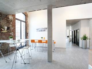 Ein Büroloft mit Flair – Arbeitsflächen für kreative Köpfe , Kaldma Interiors - Interior Design aus Karlsruhe Kaldma Interiors - Interior Design aus Karlsruhe Modern bars & clubs