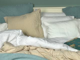 Lniana pościel to inwestycja w zdrowy sen., NatureBed NatureBed Minimalist bedroom Flax/Linen Beige