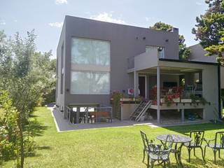 Casa NC, Luis Barberis Arquitectos Luis Barberis Arquitectos منزل عائلي صغير