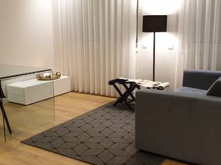 T0 no centro de Braga, Alma Braguesa Furniture Alma Braguesa Furniture Nowoczesny salon Tekstylia Złoty