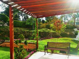 CONEXIÓN DE JARDINES, BICHO arquitectura BICHO arquitectura Varandas, alpendres e terraços rústicos Madeira maciça Multi colorido