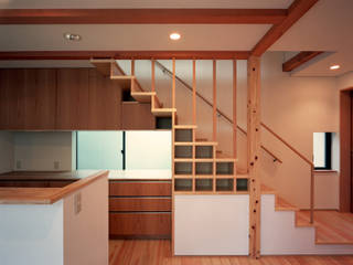 大泉の家, 西島正樹／プライム一級建築士事務所 西島正樹／プライム一級建築士事務所 Stairs Wood effect