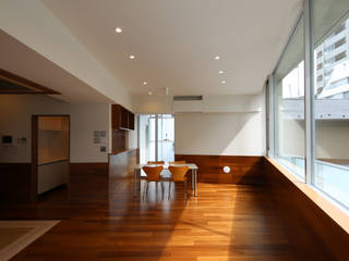 フラッツＣＮ, 西島正樹／プライム一級建築士事務所 西島正樹／プライム一級建築士事務所 Modern living room Wood effect