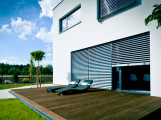 Żaluzje fasadowe ANWIS, ANWIS Sp. z o.o. ANWIS Sp. z o.o. Modern balcony, veranda & terrace Aluminium/Zinc