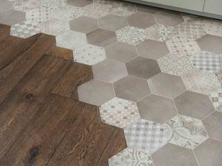 Pavimento di tendenza: Esagonette e Parquet, Orsolini Orsolini Dapur Modern Kayu Wood effect