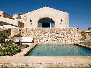 Masseria Vendicari, Sicilia (Giacomo Foti Photographer), Giacomo Foti Photographer Giacomo Foti Photographer Mediterranean style pool