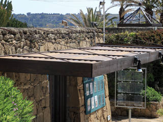 Pergolato acciaio in stile mediterraneo, Deltadue Deltadue Mediterranean style balcony, veranda & terrace