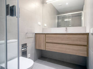 Reforma de cuarto de baño en calle Mallorca de Barcelona , Grupo Inventia Grupo Inventia Moderne Badezimmer Fliesen