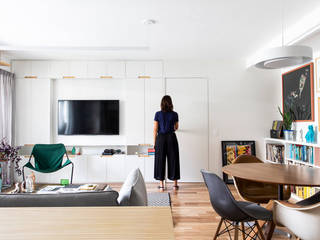 INÁ Apartamento do Fabrício, INÁ Arquitetura INÁ Arquitetura Salones de estilo minimalista