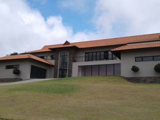 House Govender, noh ARCHITECTS noh ARCHITECTS Nhà đồng quê Gạch