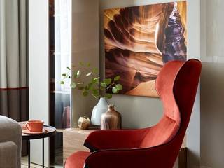 Color y estilo en Moscú con muebles Angel Cerdá, ANGEL CERDA ANGEL CERDA Modern Living Room Solid Wood Red