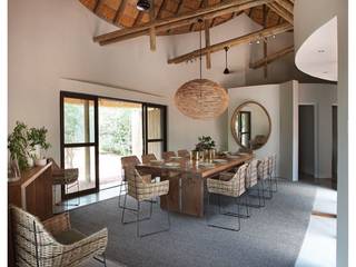 Tshemba Lodge, Hoedspruit, Metaphor Design Metaphor Design Commercial spaces Solid Wood Beige