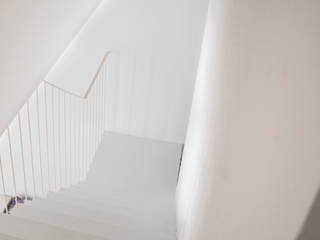 homify Stairs Iron/Steel White