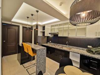 Seibu Tower, TG Designing Corner TG Designing Corner Modern dining room Grey
