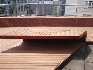 Einzel angefertigtes Aussenmöbel für die Büroterrasse eines Kunden, DESIGNFIRM DESIGNFIRM Patios Solid Wood Multicolored