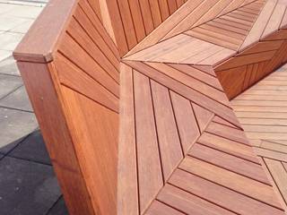 Einzel angefertigtes Aussenmöbel für die Büroterrasse eines Kunden, DESIGNFIRM DESIGNFIRM Patios Solid Wood Multicolored